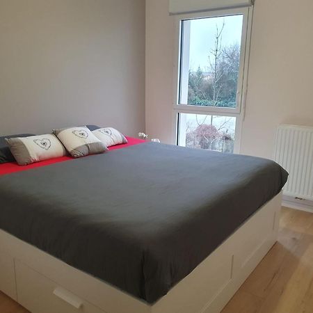 Appartement A Floirac Avec 2 Chambres, Un Parking Prive, Une Terrasse, A 5 Minutes En Voiture De L'Arkea Arena De Bordeaux Bagian luar foto