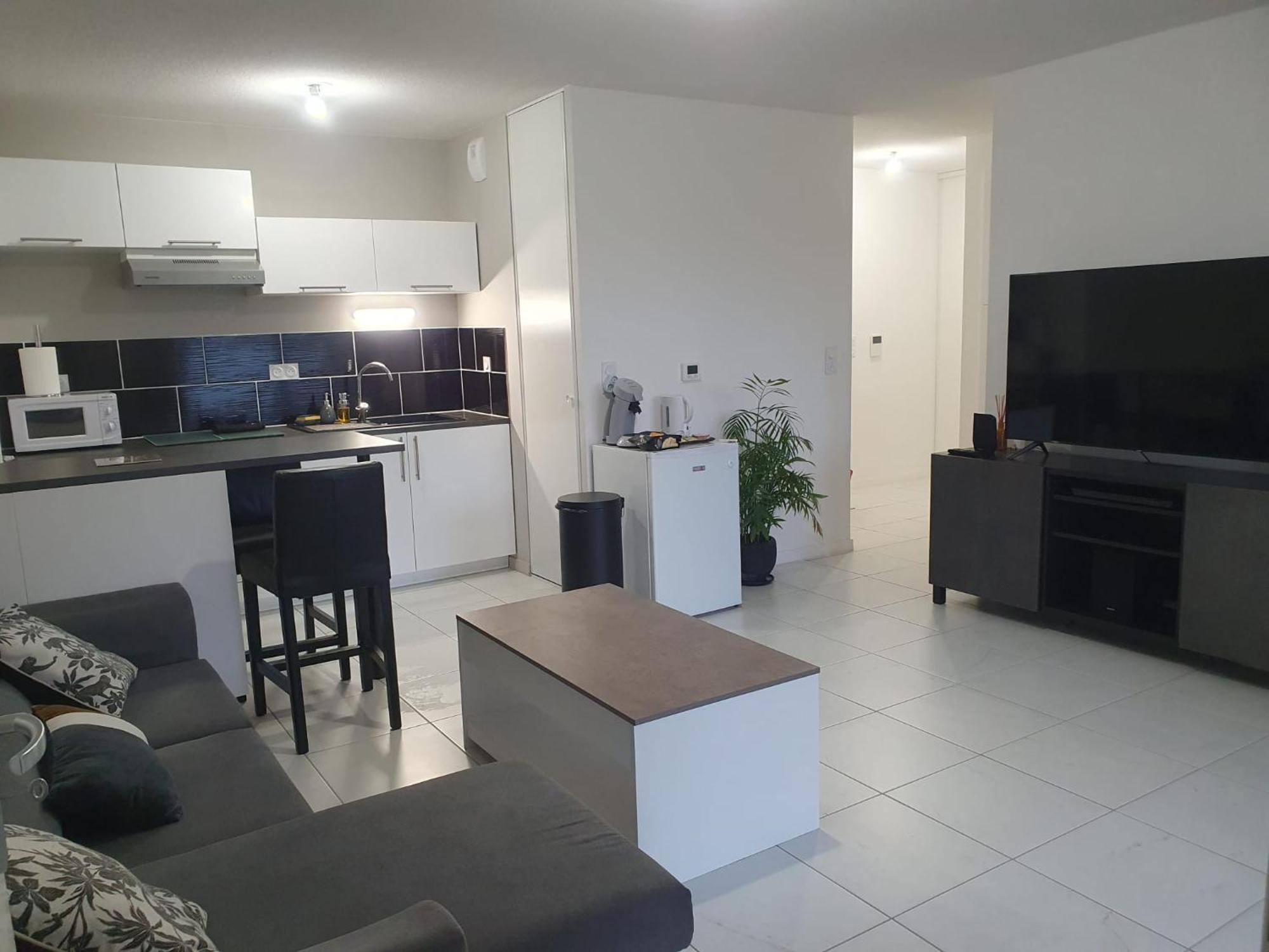 Appartement A Floirac Avec 2 Chambres, Un Parking Prive, Une Terrasse, A 5 Minutes En Voiture De L'Arkea Arena De Bordeaux Bagian luar foto