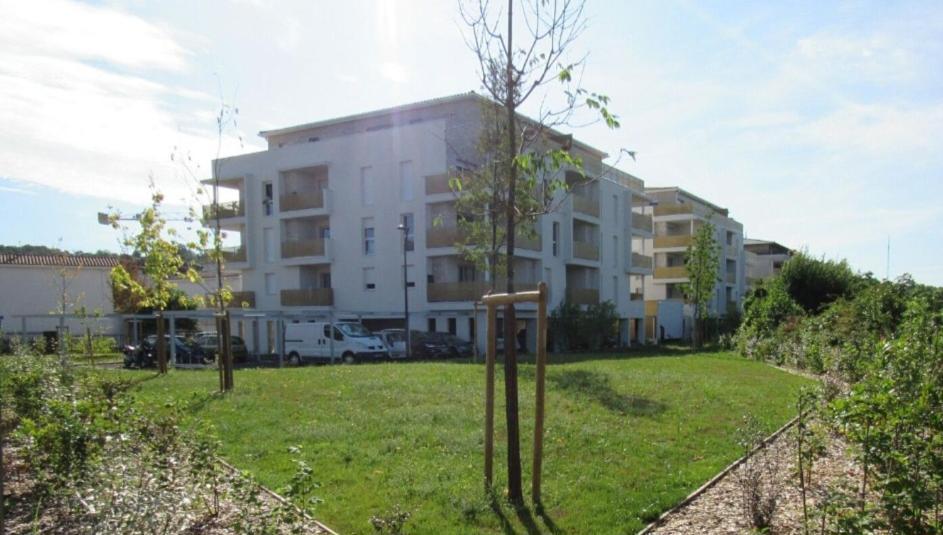 Appartement A Floirac Avec 2 Chambres, Un Parking Prive, Une Terrasse, A 5 Minutes En Voiture De L'Arkea Arena De Bordeaux Bagian luar foto