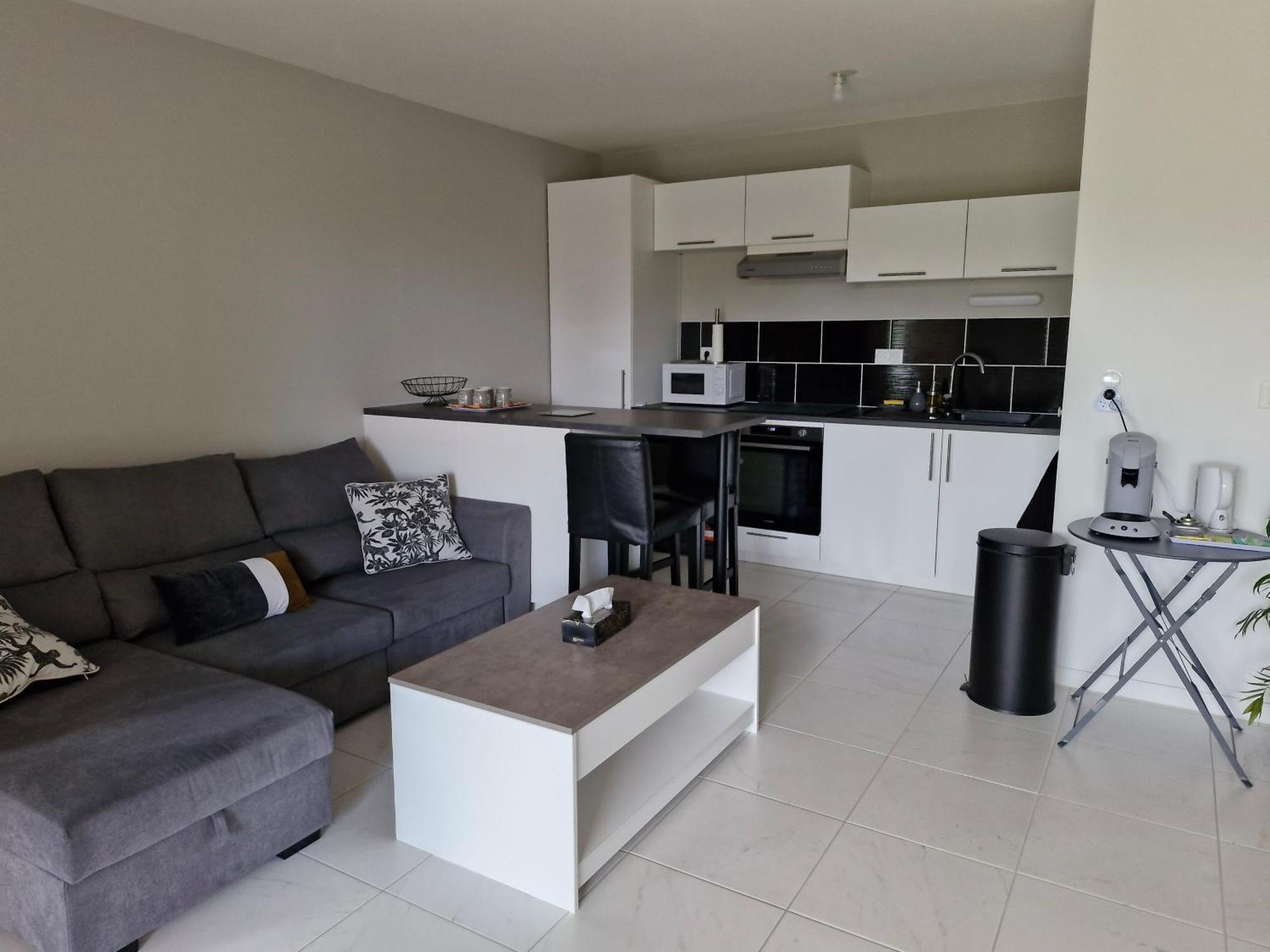 Appartement A Floirac Avec 2 Chambres, Un Parking Prive, Une Terrasse, A 5 Minutes En Voiture De L'Arkea Arena De Bordeaux Bagian luar foto