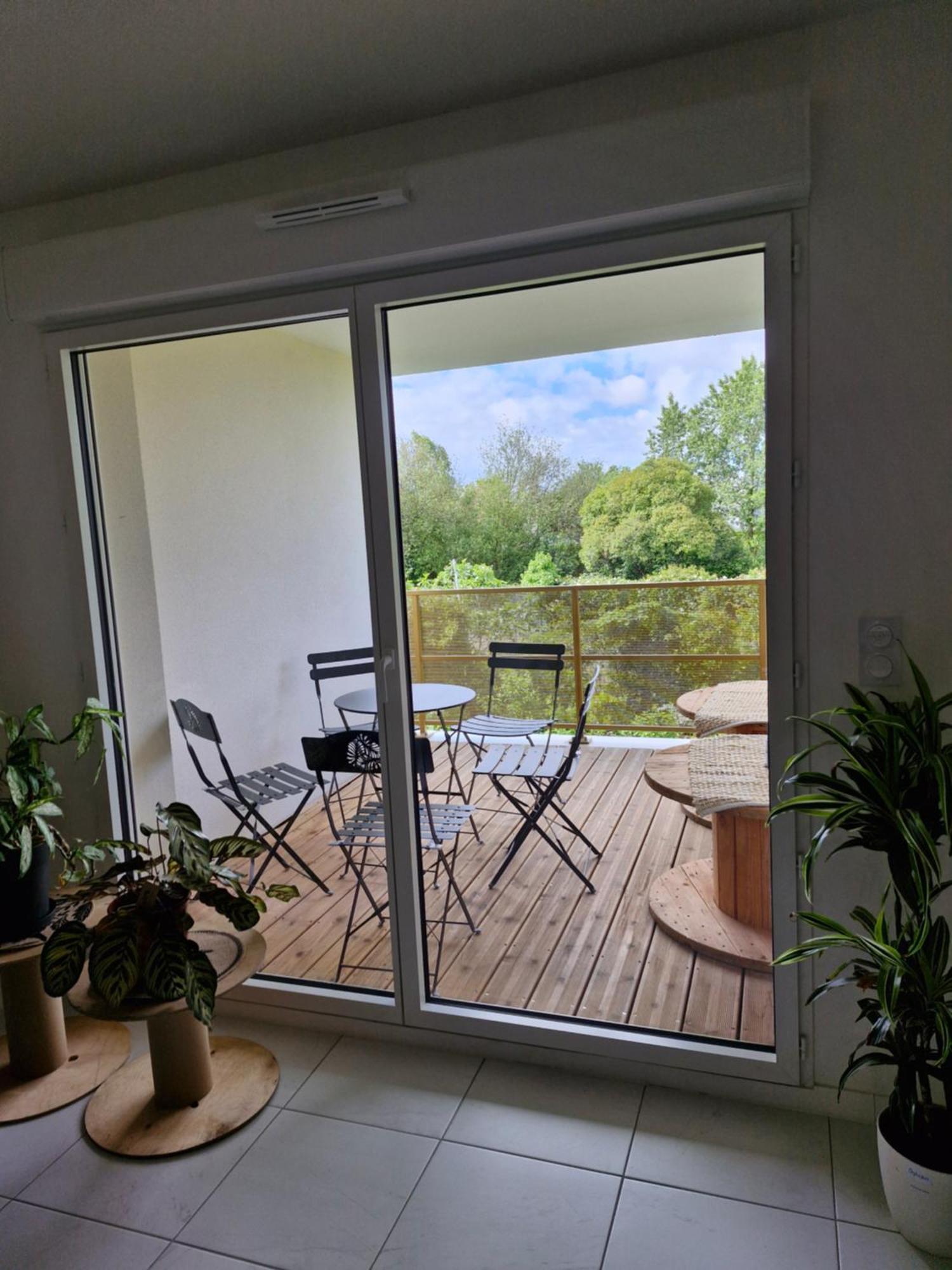 Appartement A Floirac Avec 2 Chambres, Un Parking Prive, Une Terrasse, A 5 Minutes En Voiture De L'Arkea Arena De Bordeaux Bagian luar foto